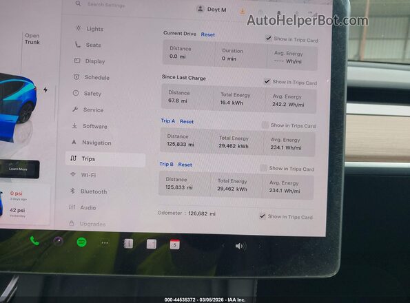7SAYGDED6RF115835 2024 TESLA MODEL Y Blue Rear seats view