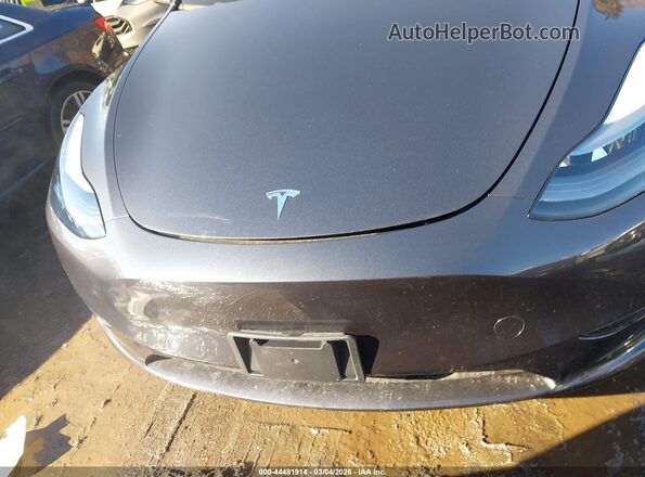 7SAYGDED6SF318987 2025 TESLA MODEL Y Gray წინა პანელის ხედი