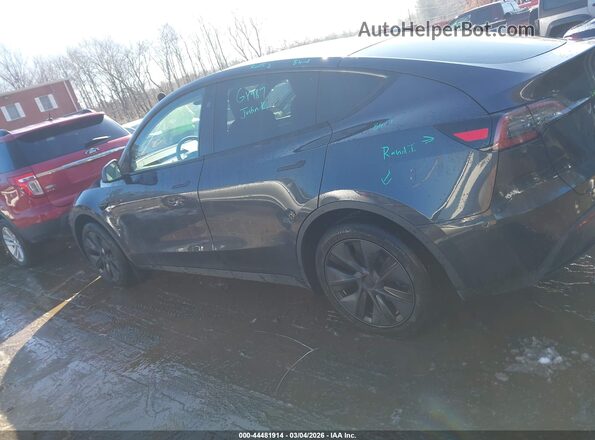 7SAYGDED6SF318987 2025 TESLA MODEL Y Gray უკანა სალონის ხედი