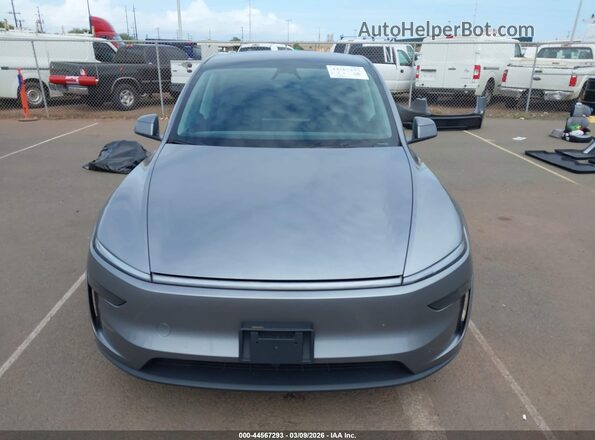 7SAYGDED6TF542004 2026 TESLA MODEL Y Gray Widok wnętrza z tyłu