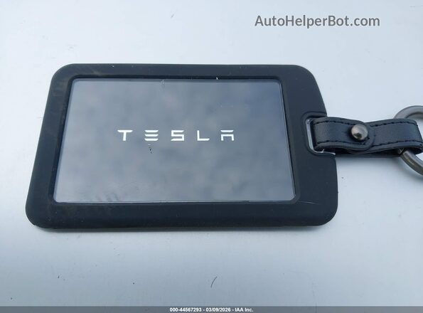 7SAYGDED6TF542004 2026 TESLA MODEL Y Gray Widok deski rozdzielczej