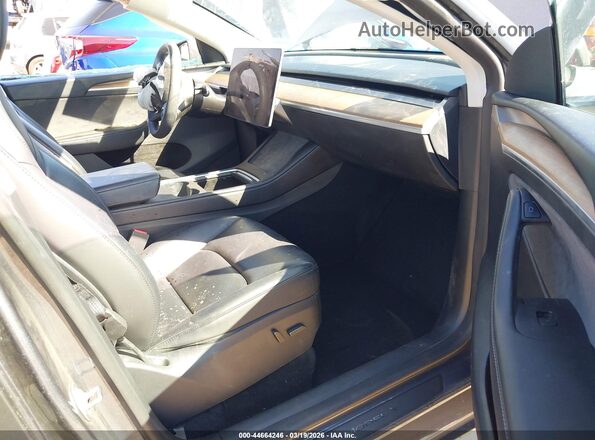 7SAYGDED7PF962988 2023 TESLA MODEL Y Серый Вид салона спереди