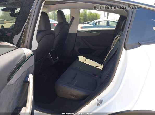 7SAYGDED9TF395256 2026 TESLA MODEL Y White Widok naklejki z numerem VIN