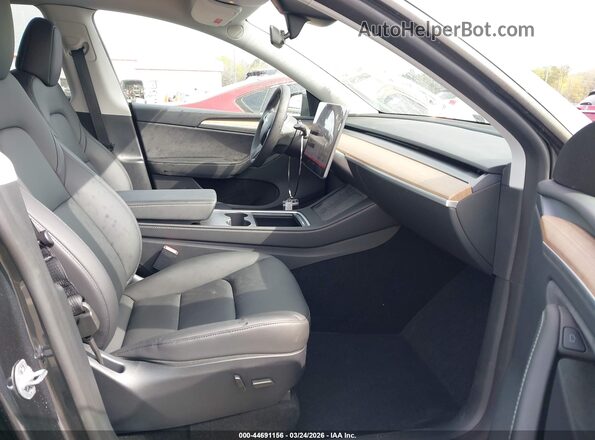 7SAYGDEDXRA322337 2024 TESLA MODEL Y Dark Blue Вид салону спереду