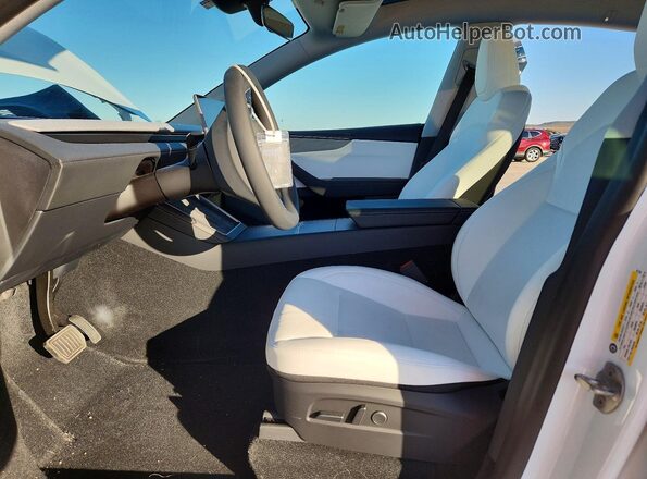7SAYGDEDXTA451220 2026 TESLA MODEL White Вид салону спереду