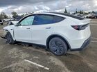 2026 Tesla Model Y Белый vin: 7SAYGDEDXTF452984