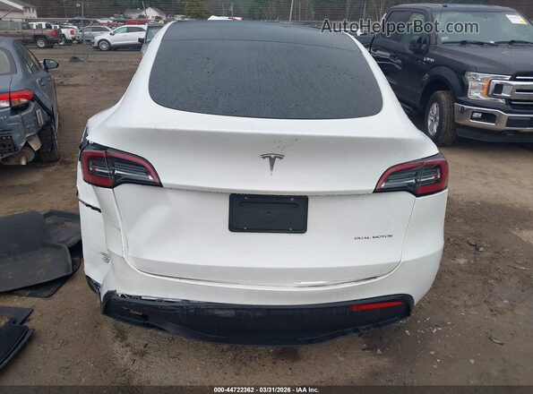 7SAYGDEE2RF152521 2024 TESLA MODEL Y White 