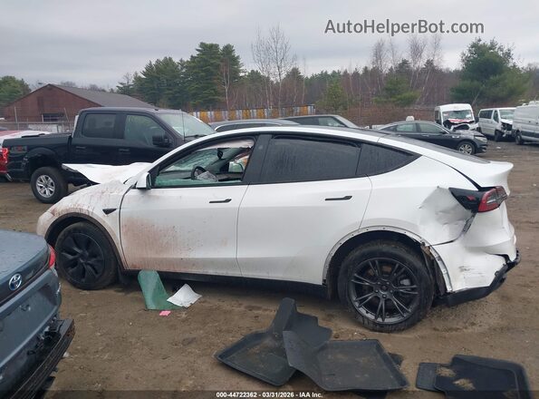 7SAYGDEE2RF152521 2024 TESLA MODEL Y White 