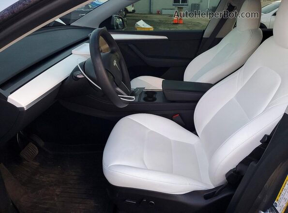 7SAYGDEE2SA361213 2025 TESLA MODEL Silver Vista interior delantera