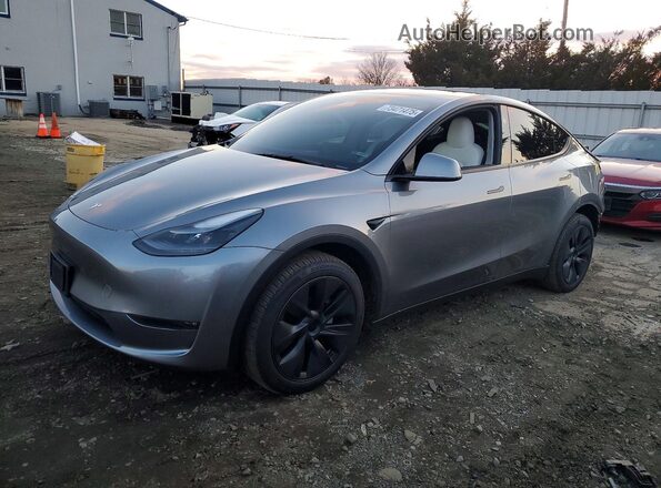 7SAYGDEE2SA361213 2025 TESLA MODEL Silver Vista tres cuartos delantera izquierda