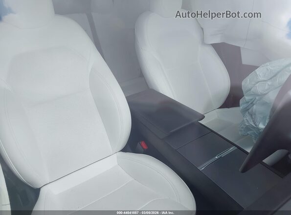 7SAYGDEE2TA386078 2026 TESLA MODEL Y Серый Вид салона спереди