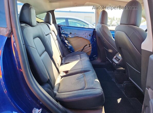 7SAYGDEE3NF345884 2022 TESLA MODEL Blue Vista interior trasera