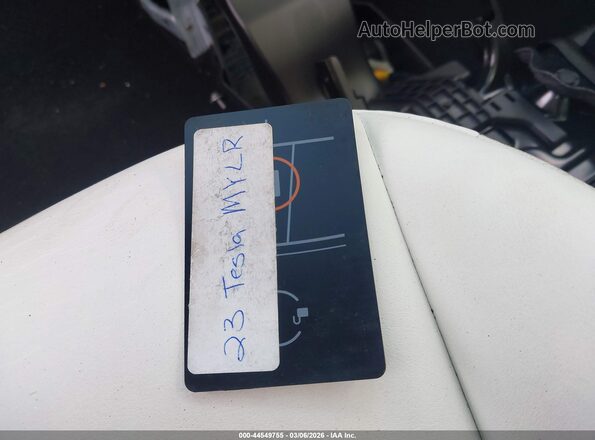 7SAYGDEE3PA154630 2023 TESLA MODEL Y Gray Vista del salpicadero