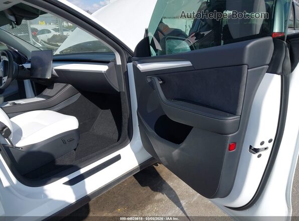7SAYGDEE5PA145220 2023 TESLA MODEL Y White Vista interior delantera