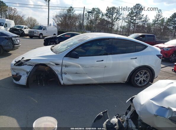 7SAYGDEE5PA145220 2023 TESLA MODEL Y White Vista interior trasera