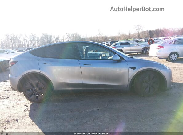 7SAYGDEE5SA364929 2025 TESLA MODEL Y Gray Widok wnętrza z tyłu