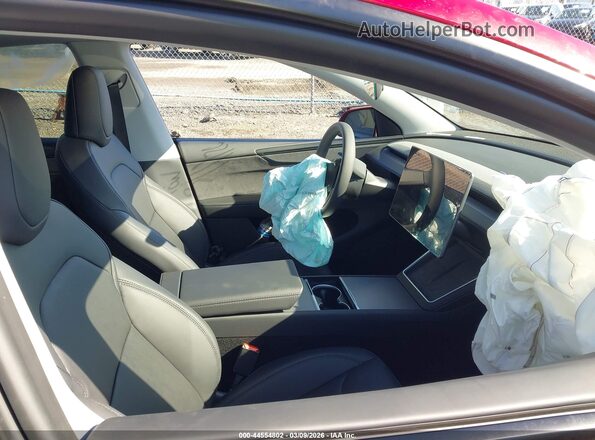 7SAYGDEE5TA461811 2026 TESLA MODEL Y Red Widok wnętrza z przodu