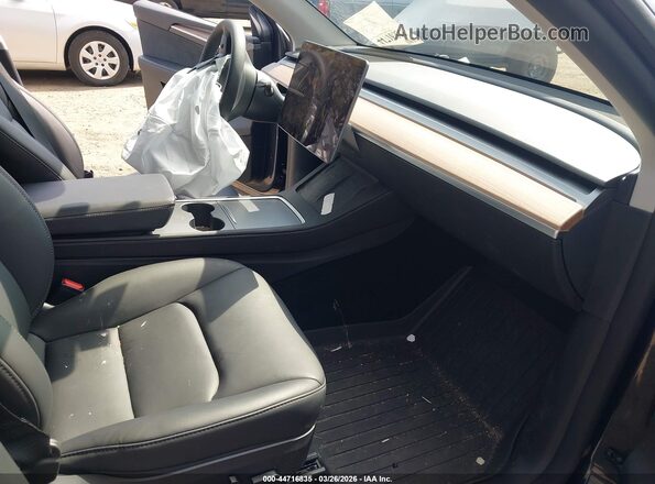 7SAYGDEE6SF308131 2025 TESLA MODEL Y Gray Front interior view