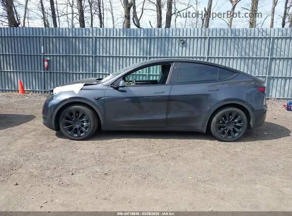 7SAYGDEE6SF308131 2025 TESLA MODEL Y Gray Rear interior view