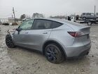 2025 Tesla Model Y Gray vin: 7SAYGDEE7SA360073