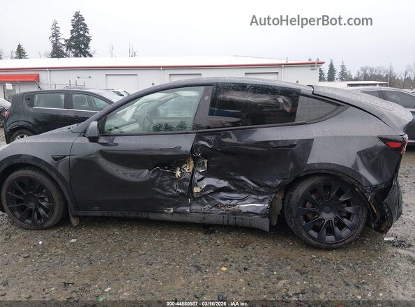 7SAYGDEE7SF247825 2025 TESLA MODEL Y Gray 