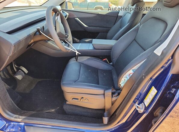7SAYGDEE7TA463222 2026 TESLA MODEL Blue Widok wnętrza z przodu