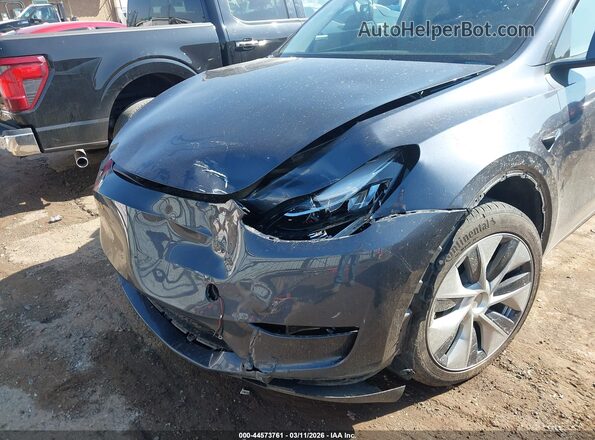 7SAYGDEE8PA085725 2023 TESLA MODEL Y Gray Widok z przodu