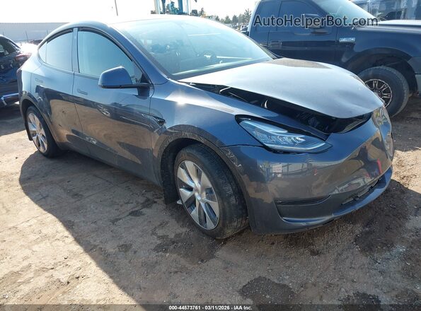 7SAYGDEE8PA085725 2023 TESLA MODEL Y Gray Przód prawy