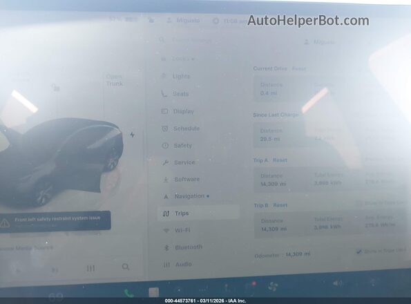 7SAYGDEE8PA085725 2023 TESLA MODEL Y Gray Widok tylnych siedzeń