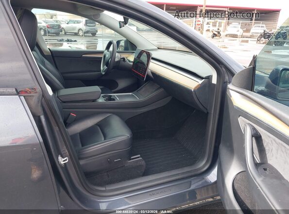 7SAYGDEE8PF638442 2023 TESLA MODEL Y Gray Widok wnętrza z przodu