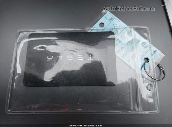 7SAYGDEE8PF638442 2023 TESLA MODEL Y Gray Widok deski rozdzielczej