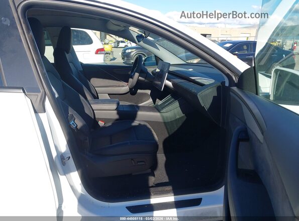 7SAYGDEE8TF356313 2026 TESLA MODEL Y White Front interior view