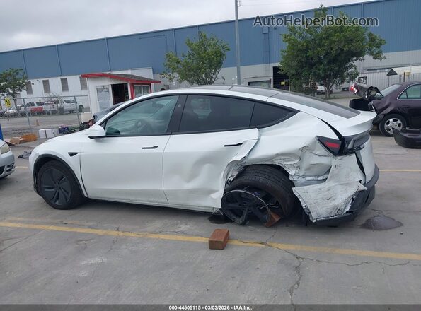 7SAYGDEE8TF356313 2026 TESLA MODEL Y White 360 interior view