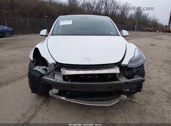 7SAYGDEE9RA249969 2024 TESLA MODEL Y White Vista interior trasera