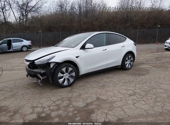 7SAYGDEE9RA249969 2024 TESLA MODEL Y White Vista tres cuartos delantera izquierda