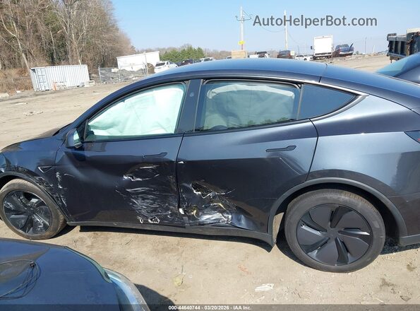7SAYGDEE9TA447703 2026 TESLA MODEL Y Black Widok wnętrza z tyłu