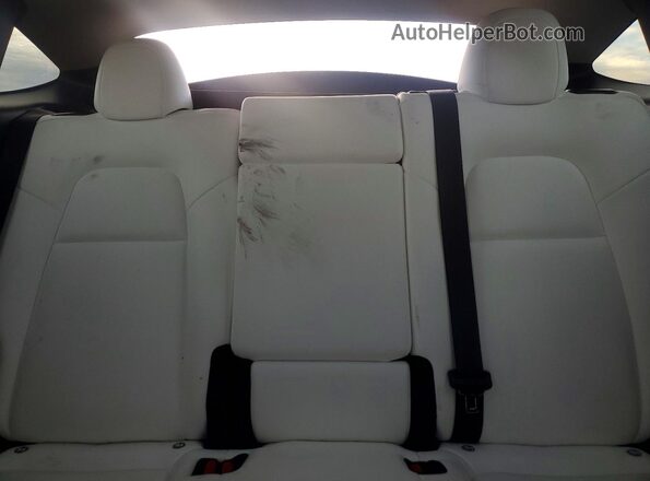 7SAYGDEF2RF024417 2024 TESLA MODEL Red უკანა სავარძლების ხედი