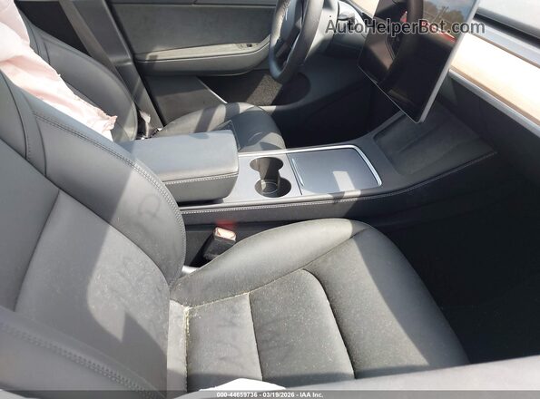 7SAYGDEF3RA294513 2024 TESLA MODEL Y Silver Սալոնի դիմացի տեսք