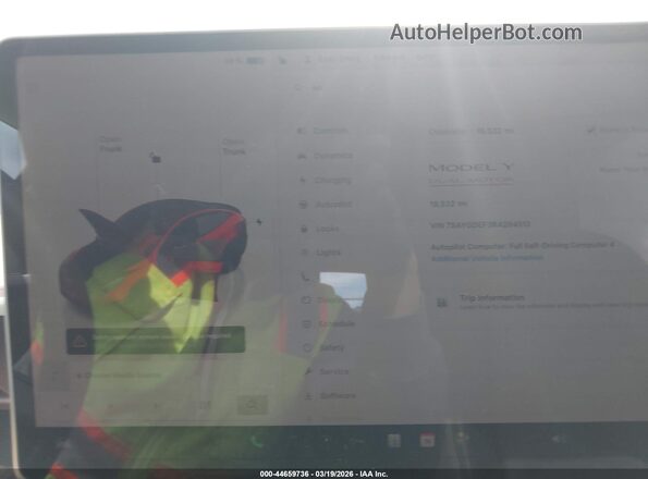 7SAYGDEF3RA294513 2024 TESLA MODEL Y Silver Հետևի նստատեղերի տեսք