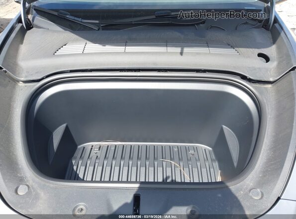 7SAYGDEF3RA294513 2024 TESLA MODEL Y Silver Հետևի տեսք