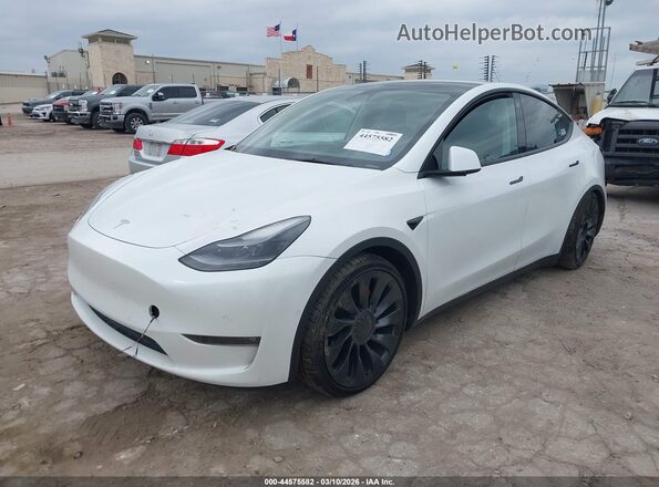 7SAYGDEF4NF538070 2022 TESLA MODEL Y White წინა მარცხენა ხედი სამი მეოთხედიდან