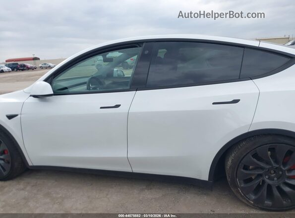 7SAYGDEF4NF538070 2022 TESLA MODEL Y White უკანა სალონის ხედი