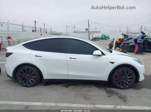 7SAYGDEF4PF621341 2023 TESLA MODEL Y White Widok wnętrza 360 stopni