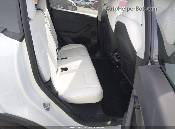 7SAYGDEF9RF061075 2024 TESLA MODEL Y White Widok naklejki z numerem VIN