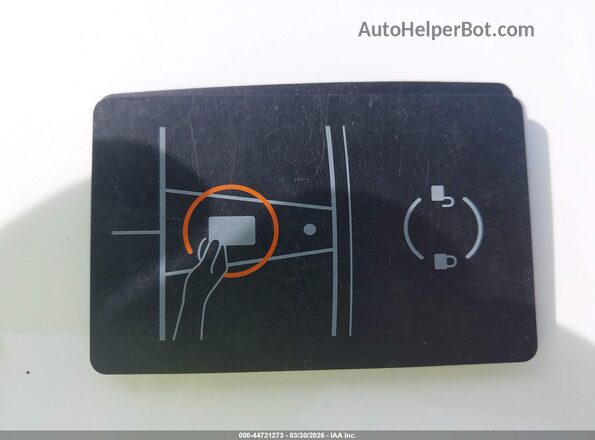 7SAYGDEF9RF061075 2024 TESLA MODEL Y White Widok deski rozdzielczej