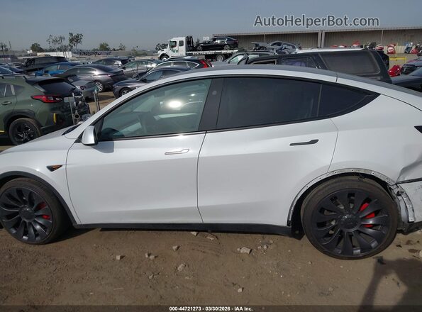 7SAYGDEF9RF061075 2024 TESLA MODEL Y White Widok wnętrza 360 stopni
