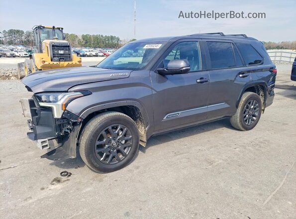 7SVAAABA1SX060513 2025 TOYOTA SEQUOIA Gray წინა მარცხენა ხედი სამი მეოთხედიდან