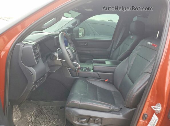 7SVAAABA4RX022025 2024 TOYOTA SEQUOIA Коричневый Вид салона спереди