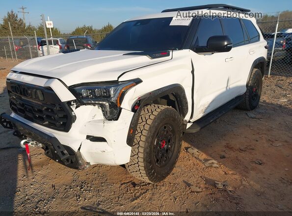 7SVAAABA5SX052706 2025 TOYOTA SEQUOIA Белый Вид спереди