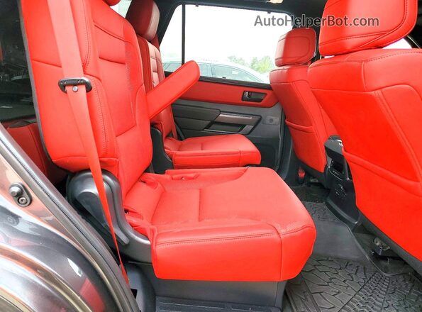 7SVAAABA9SX060971 2025 TOYOTA SEQUOIA Gray უკანა სალონის ხედი